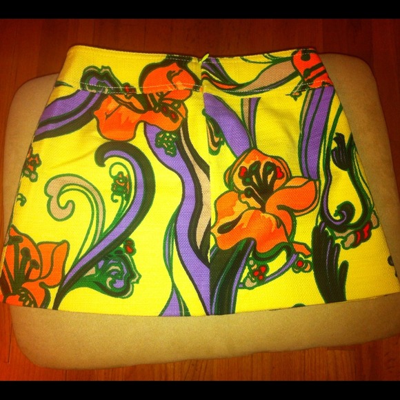 Authentic Dolce&Gabbana mini skirt Italian size 38 - Picture 2 of 4