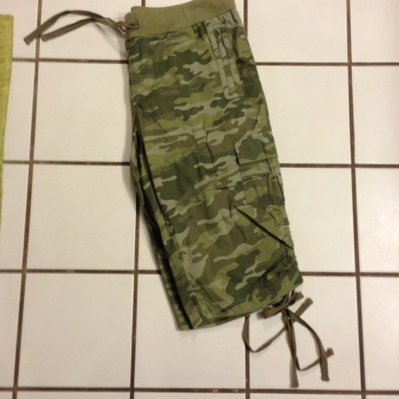 Camo cargo capris