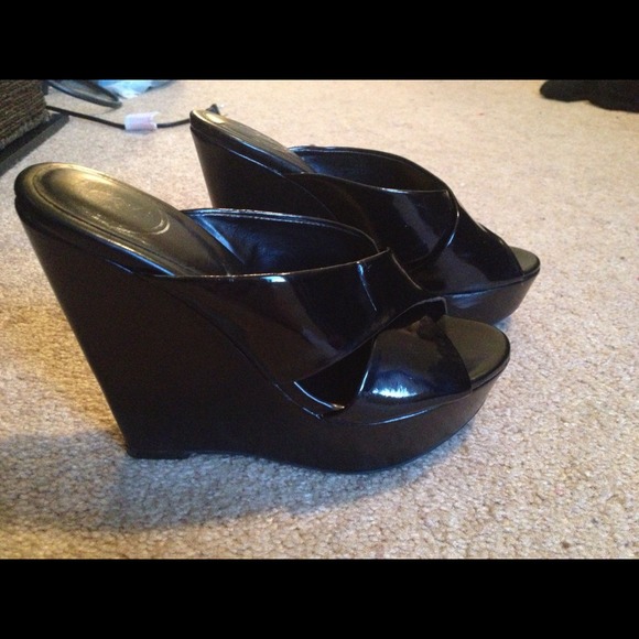 Jessica Simpson patent wedges