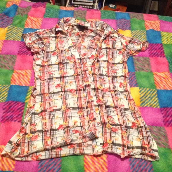 Adorable floral summer button up