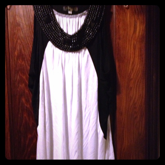 Black&white beaded collar knee length dress