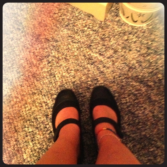 Classic black flats w/strap