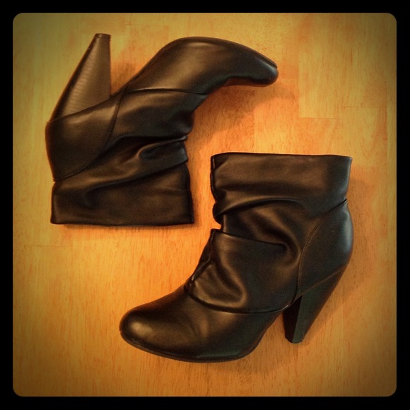 Slouchy little black Ankle boots