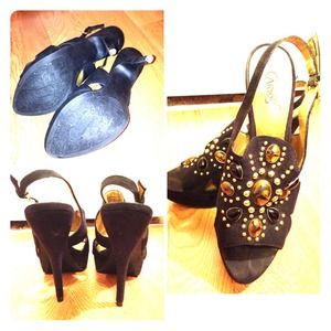 🔥NEW🔥 Carlos Santana Black Beaded Heels, 9.5