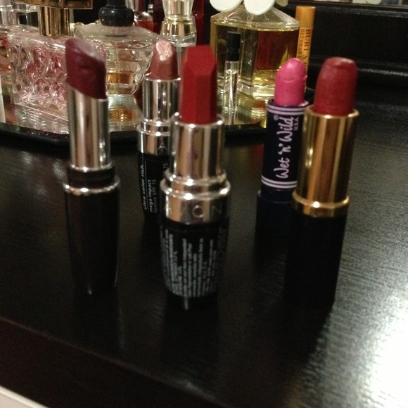 Lipsticks Crimsoncrush & nude no longer available