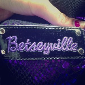 *REDUCED!*Electric purple Betsyville handbag!
