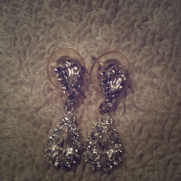 Jewelry - Rhinestone earrings