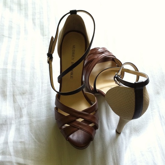🚫Sold🚫Neutral color sandal heels