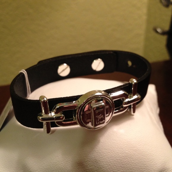 💲SOLD❗Liz Claiborne black leather bracelet