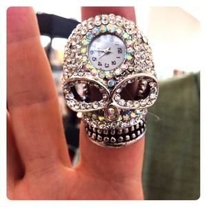 EDGY but w/ CLASS+Fashion rhinestone Skull watch