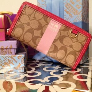 ❌Sold❌Coach Heritage Stripe Accordion Wallet