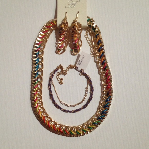 Bundle: chain necklace/earring w/ layered bracelet