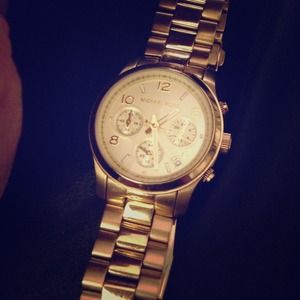 ✨🌟MK gold midsized watch!RESERVED!!!!