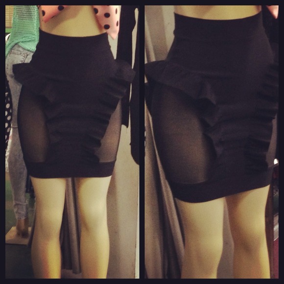 Mesh sided skirt brand new