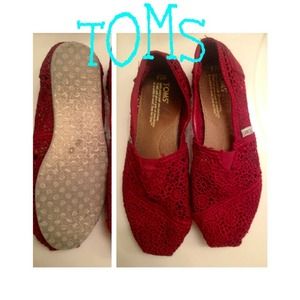 Pre-owned RED CROCHET TOMS SZ. 7.5