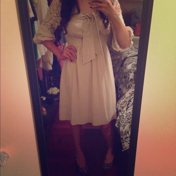 BCBGMaxAzria Dresses & Skirts - BCBG Silk dress👗