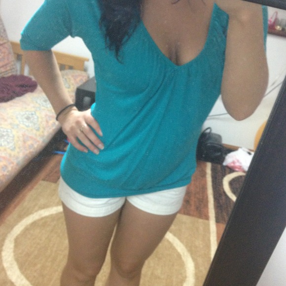❗REDUCED❗Beautiful Turquoise shirt with open back - Picture 1 of 2