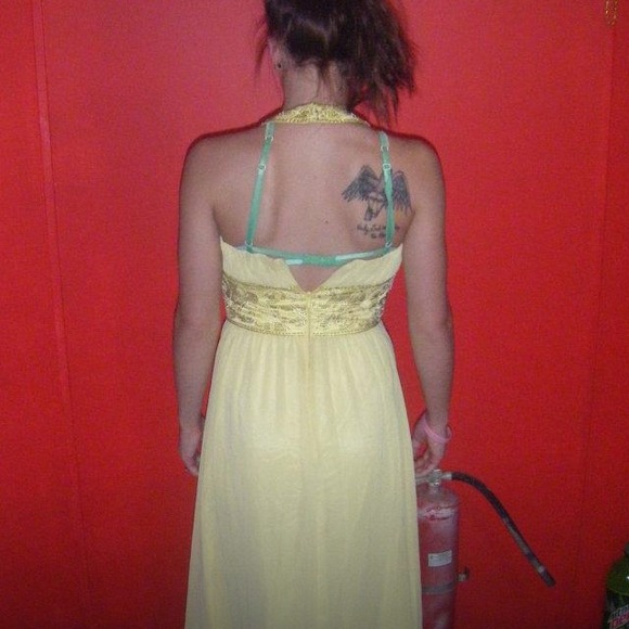 Perfect formal gown - Picture 2 of 3