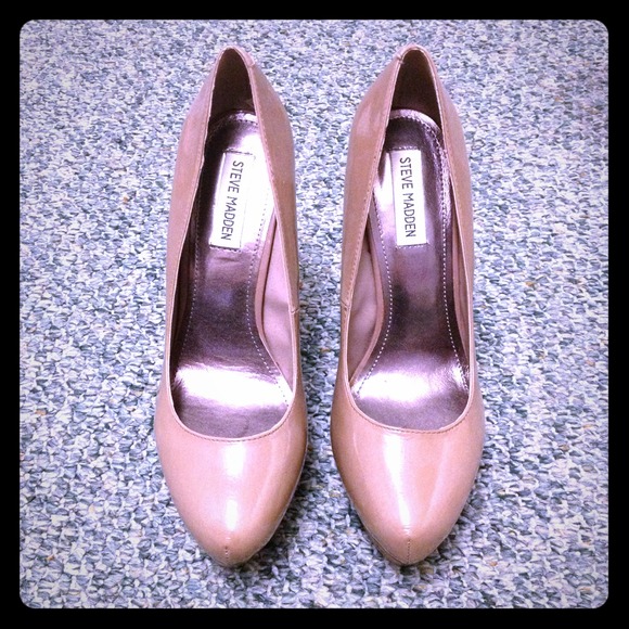 Reduced🔵Nude Steve Madden Pumps