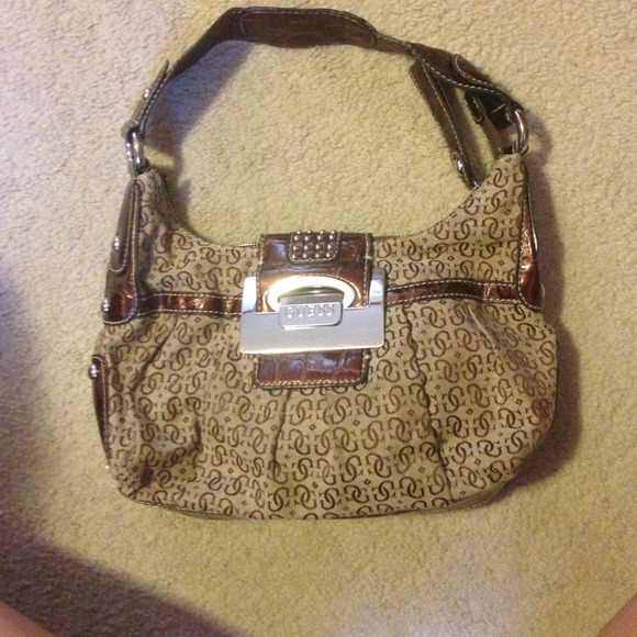 Guess purse (not authentic)