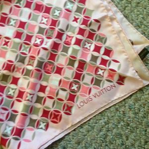🎁🎁traded🎁🎁🎁🎁Louis Vuitton scarf