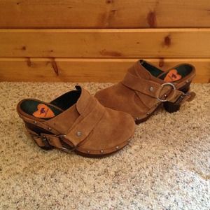 Rocket Dog Women's Giddyup Oiled Suede Clog Size 8