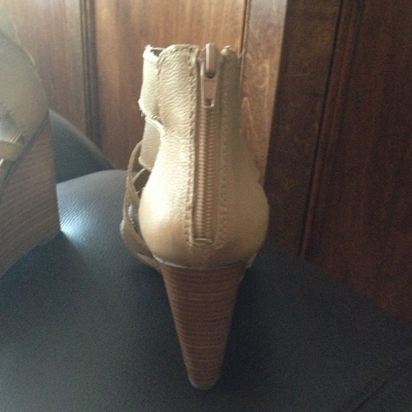 Beautiful Nine West wedges. Brand new w/o tags. - Picture 2 of 4