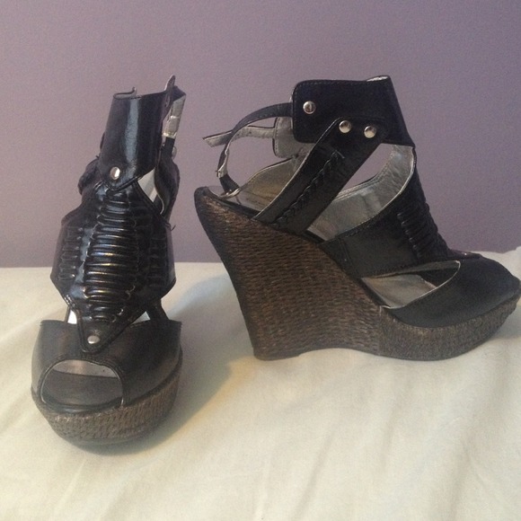 🎀Traded🎀 Black and Brown Wedges
