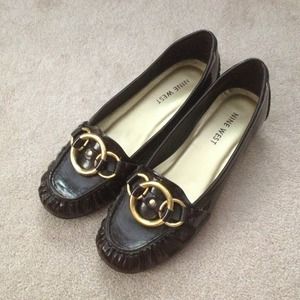 7.5 Nine West dark brown patent flats