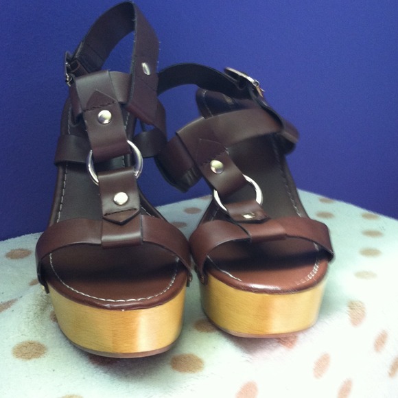 Very CUTE heels a tad too big for me!