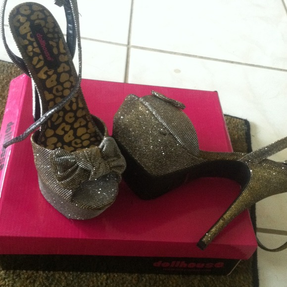 Shoes never worn