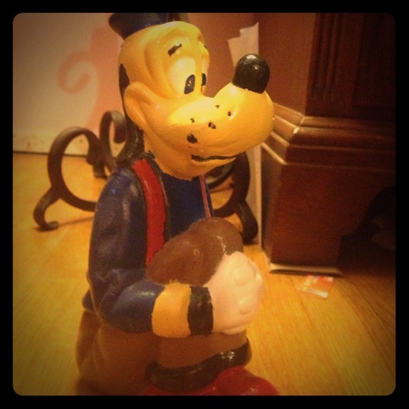 👒sold👒 Goofy statue