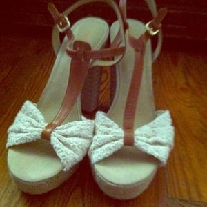 Very cute bohemian heels!