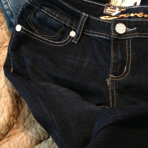 🎯SOLD🎯Seven7"Angel" Flare Jeans - Hemmed - Picture 3 of 3