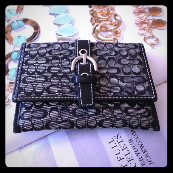 ⛔ Bundled ⛔💯Authentic COACH wallet