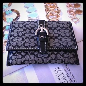 ⛔ Bundled ⛔💯Authentic COACH wallet