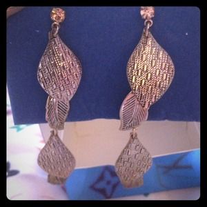 Avon dangle earrings
