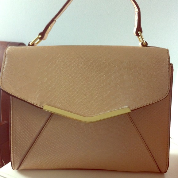 ☀️SOLD!!Cosmopolitan purse