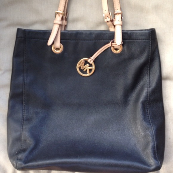 SOLD-🌸🌸MICHAEL KORS JET SET TOTE🌸🌸AUTHENTIC!!