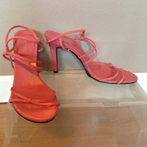 Nine West coral pumps