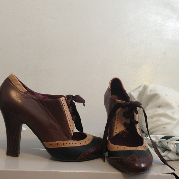 SOLD !! 🎉HOST PICK🎉Jeffrey Campbell Tuxedo heels