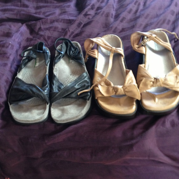 Two pairs of Earth sandles 7