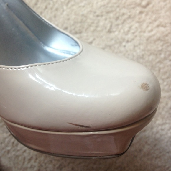 SOLD-Guess Heels - Picture 4 of 4