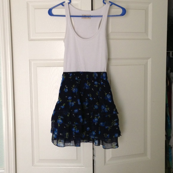 🚫SOLD🚫 Cute floral dress ! Perfect for summer 🌺