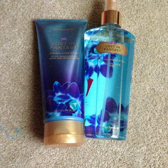 Victoria secret spray and iPhone 5 case bundle