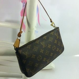sold!!!AR0956 louis vuitton pochette accessories