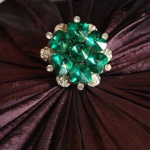 Emerald flower ring