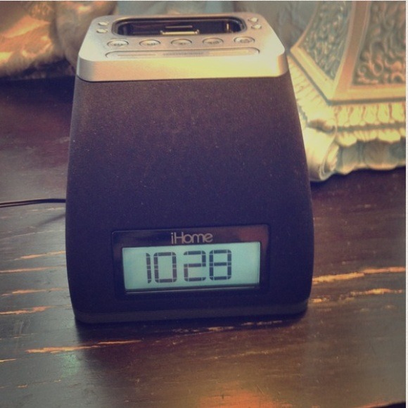 iHome Alarm Clock for 3GS/4/4s