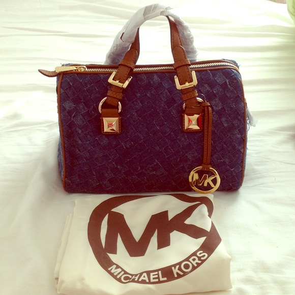 Michael Kors Handbags - ⛔Reserved⛔Authentic Mk Grayson bag
