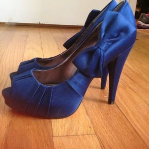 Size 6 satin royal blue peep toe pumps